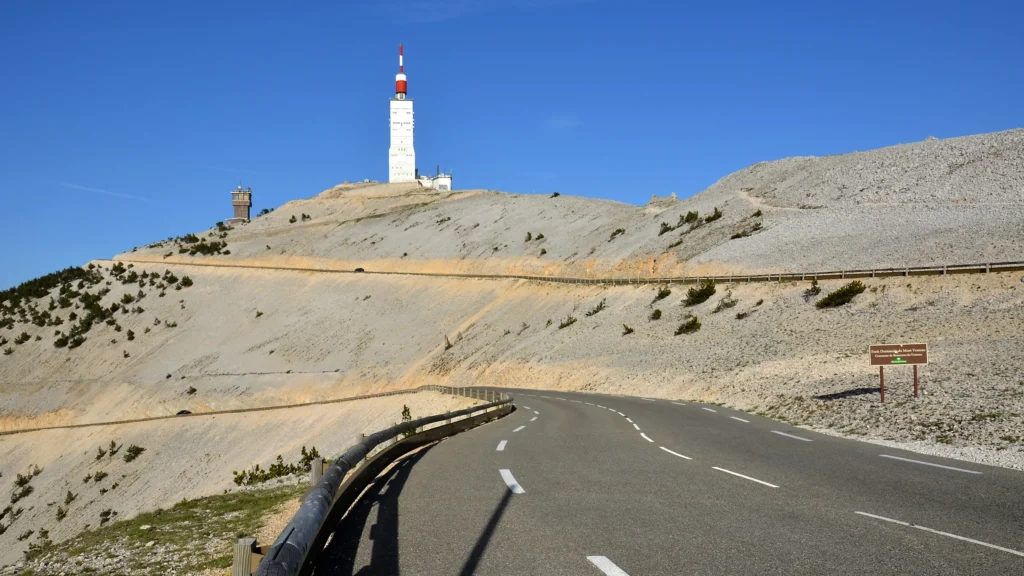 Mont Ventoux: Det Skaldede Bjerg i Tour de France 2025 - Cykling Mont Ventoux: Det Skaldede Bjerg i Tour de France 2025 - Cykling